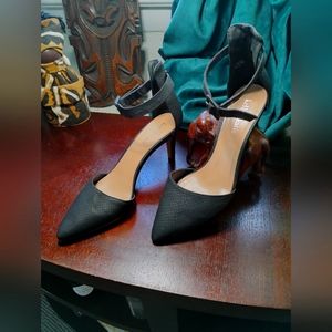 Kelly & Katie ankle strapped pumps